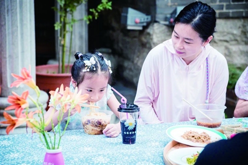 黄花牛肉面为枣庄市台儿庄区独有的特色美食